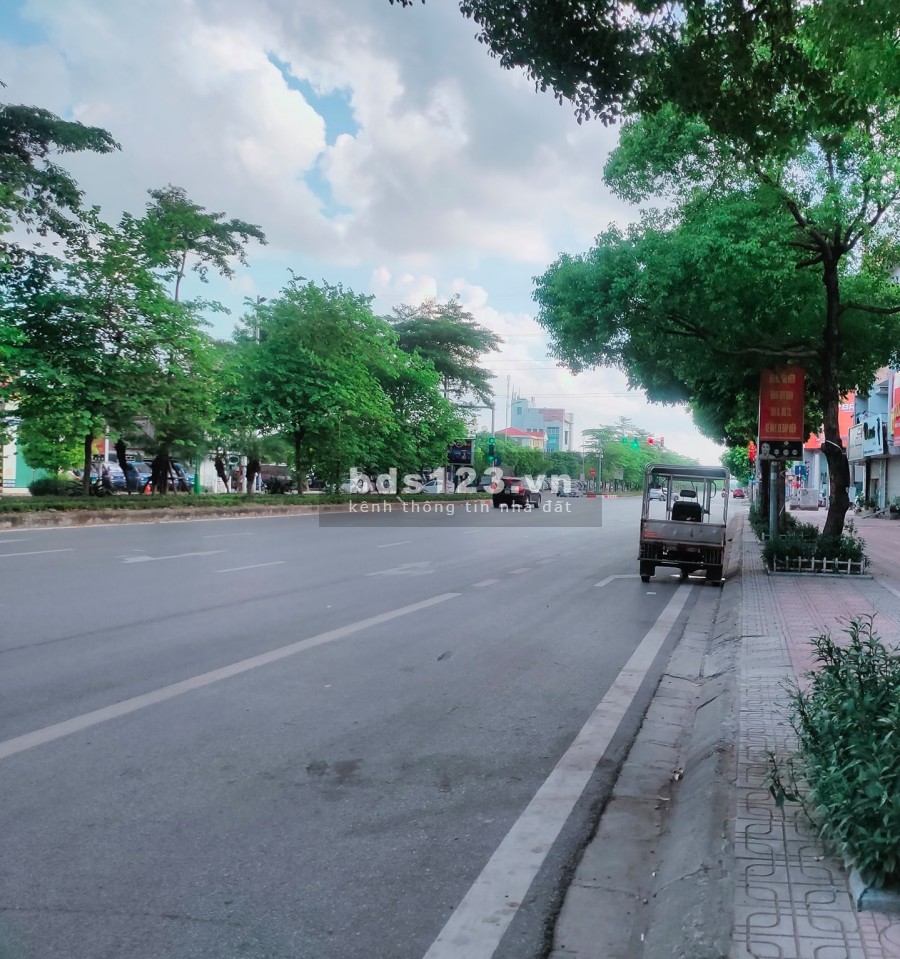 Bán nhà nguyên căn mặt phố Ngô Gia Tự Long Biên lô góc vỉa hè kinh doanh đỉnh, giá nhỉnh 5 tỷ