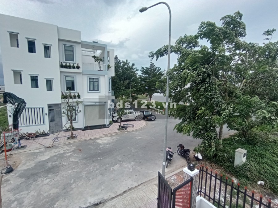 Nhà phố South Wave Lê Văn Lương, sổ hồng trao tay, giá bán 1.5…