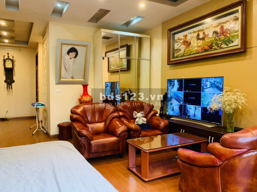 Bán nhà Ngọc Thuỵ gần cầu Long Biên, ngõ thoáng, diện tích 34m2, 3 tầng, mt 6m, giá 2.6 tỷ