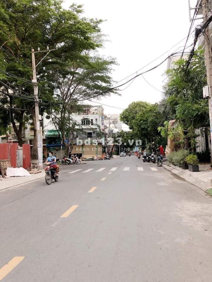 Bán nhà mặt tiền Lê Văn Lương, Quận 7, đúc kiên cố 3 lầu, giá bán nhanh 7.9 tỷ