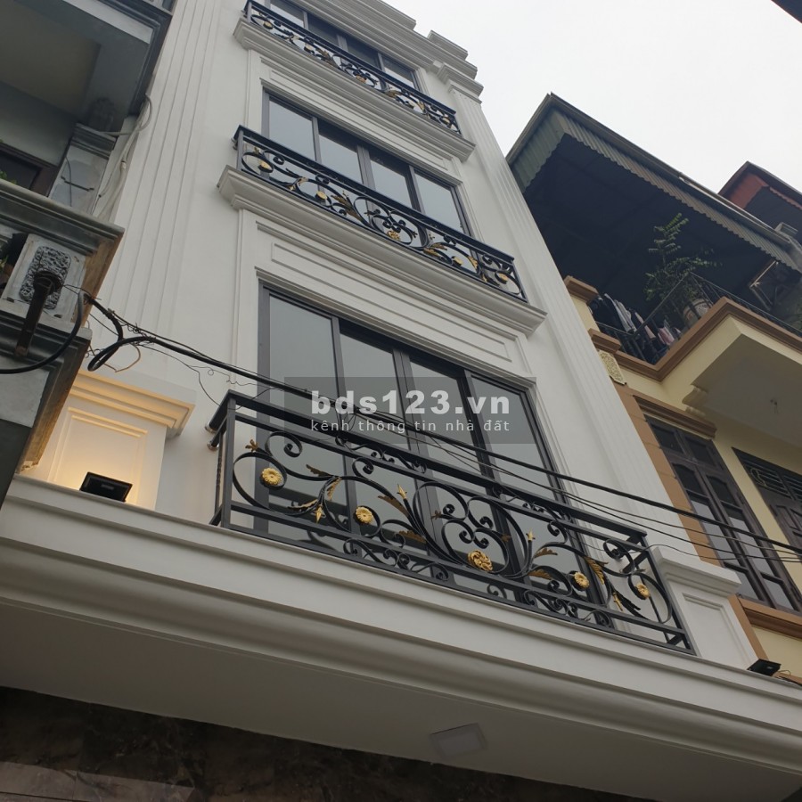 Bán nhà đẹp phố Hồng Tiến,Long Biên diện tích 38m2 xây 5 tầng giá 3 tỷ hơn.
