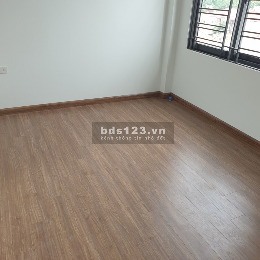 Bán nhà đẹp phố Hồng Tiến,Long Biên diện tích 38m2 xây 5 tầng giá 3 tỷ hơn.