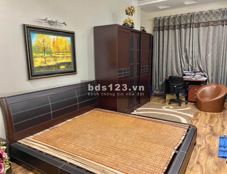 Bán nhà phố 8/3 Quận Hai Bà Trưng, ngõ ô tô tránh, gara, diện tích 50m2 đúc 4 tầng giá chỉ 7.5 tỷ
