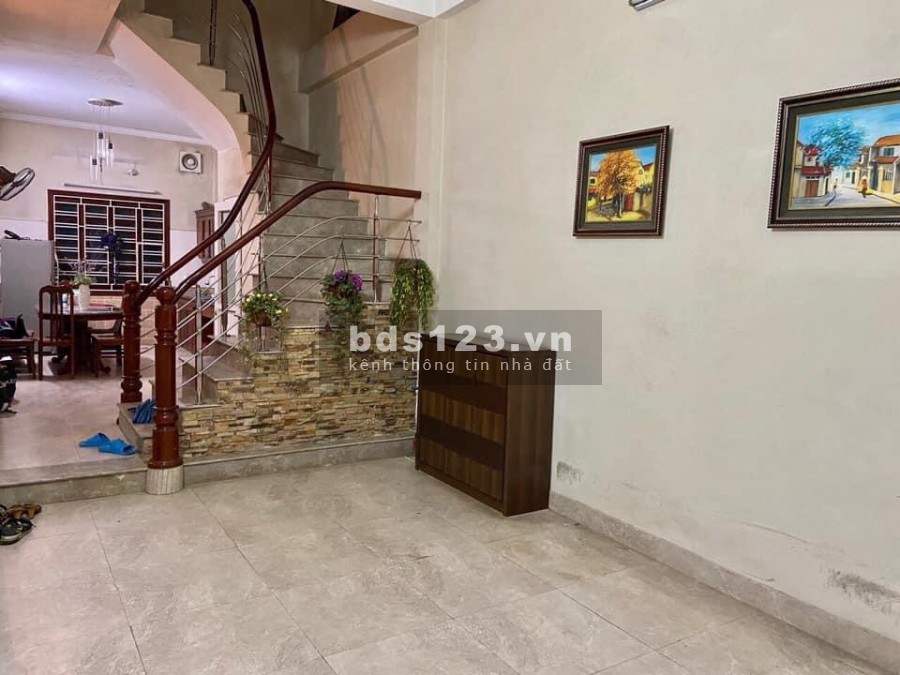 Bán nhà phố 8/3 Quận Hai Bà Trưng, ngõ ô tô tránh, gara, diện tích 50m2 đúc 4 tầng giá chỉ 7.5 tỷ