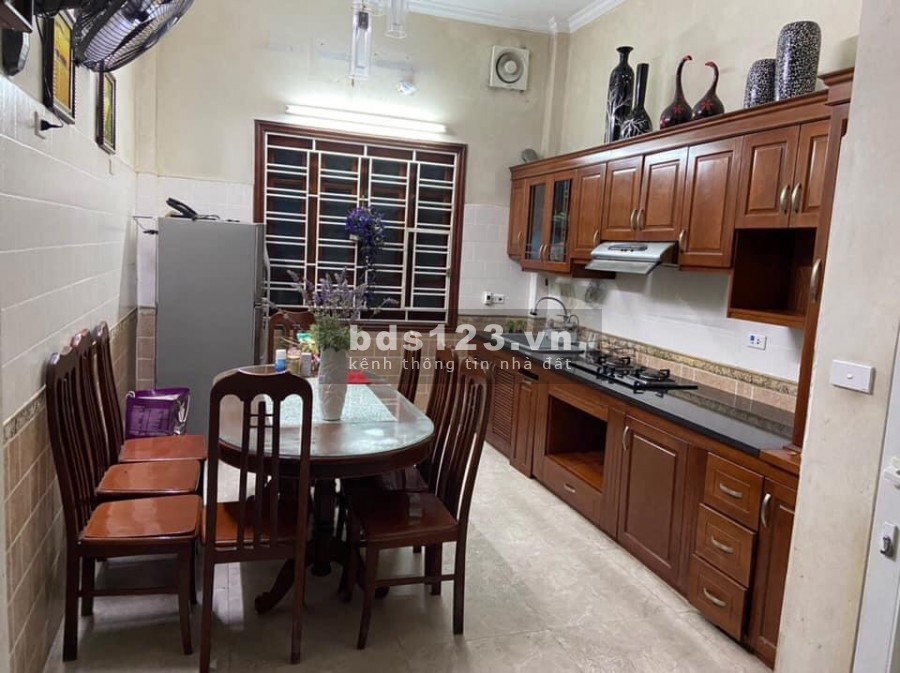 Bán nhà phố 8/3 Quận Hai Bà Trưng, ngõ ô tô tránh, gara, diện tích 50m2 đúc 4 tầng giá chỉ 7.5 tỷ