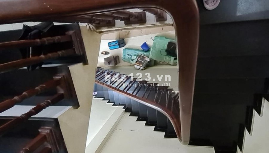 Bán nhà Nam Từ Liêm, gara ô tô vào đường rộng dt 42m2, 4 tầng, mặt tiền rộng, giá nhỉnh 4 tỷ