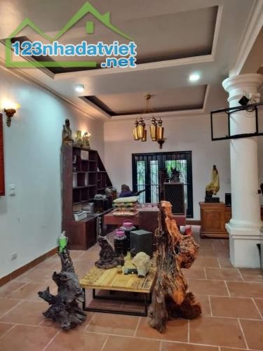 Bán Biệt thự đẳng cấp Ngọc Thụy 140m2 x 3T, MT 8.5m, giá 10.5 tỷ, Ô tô, gần Khai Sơn.