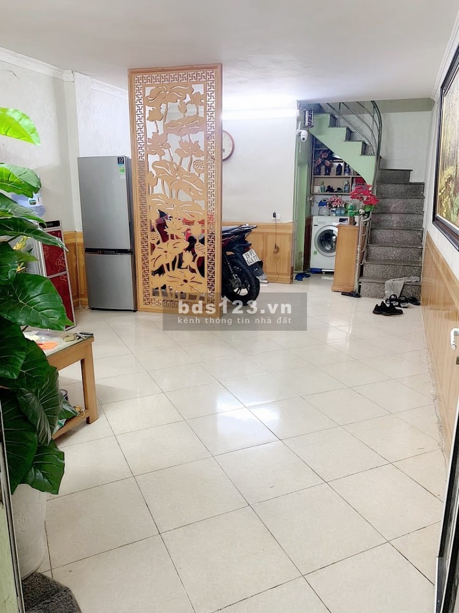 Bán nhà nguyên căn mặt ngõ ô tô đỗ cửa, giá nhỉnh 800 triệu, Quận Hoàng Mai, pháp lí đủ