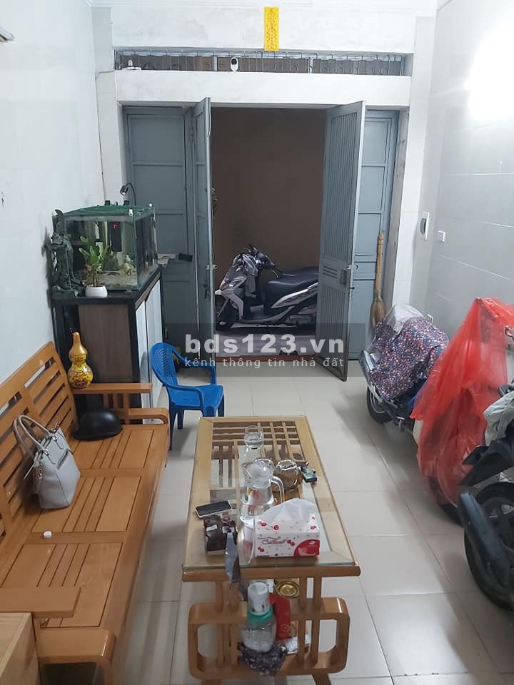 Bán nhà Đại La, 6 phòng vừa ở vừa cho thuê, sổ chính chủ, nhà còn mới, giá 3.35 tỷ