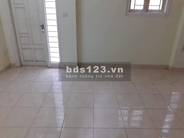Bán nhà ngõ ô tô Lạc Long Quân Quận Cầu Giấy dt 30m2, 5 tầng, mt 4.5m, giá 4.5 tỷ, lh 0975513371