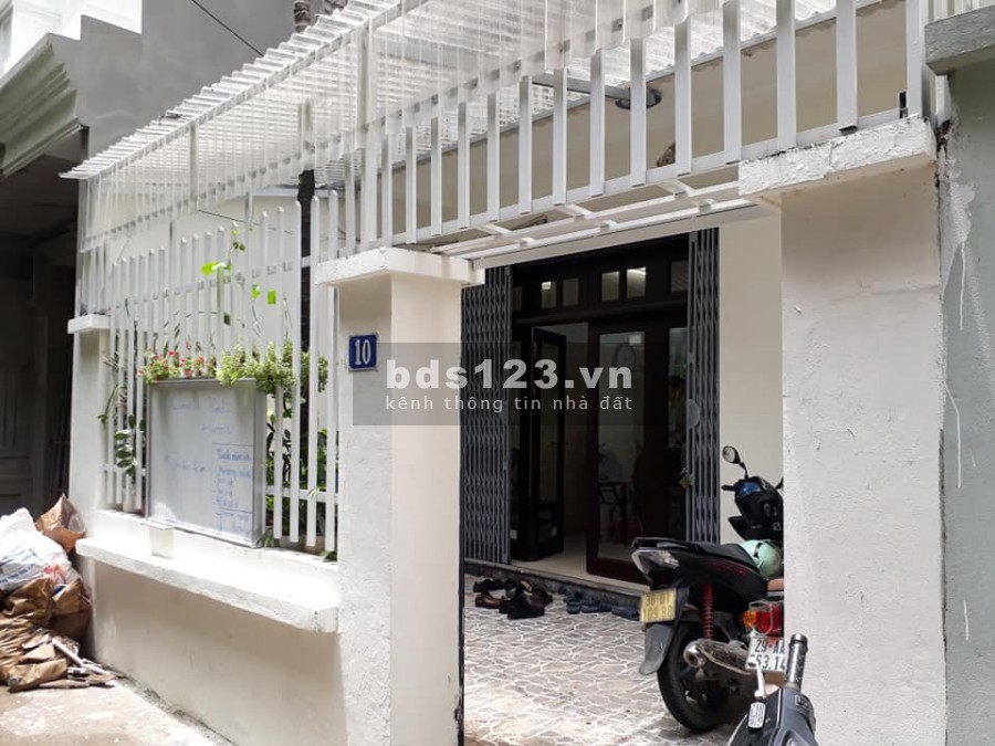 Bán nhà nguyên căn Hoàng Quốc Việt, Nghĩa Đô, phân lô Quận Đội, dt 52m2, gia 4.1 tỷ