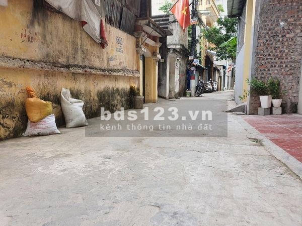 Bán nhà nguyên căn ngõ thông, ô tô đỗ cổng nhỉnh 1 tỷ, 2 mặt thoáng, ở ngay, sổ riêng