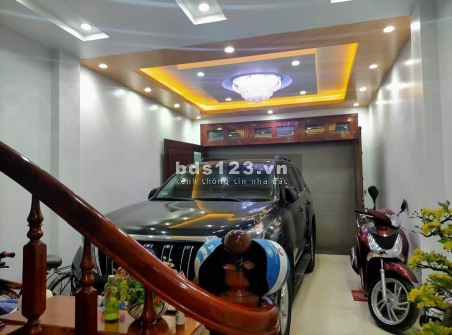Bán nhà Trần Thái Tông phố Vip, khu trung tâm thương mại Cầu Giấy gara ô tô, dt 47m2 giá 5.5 tỷ