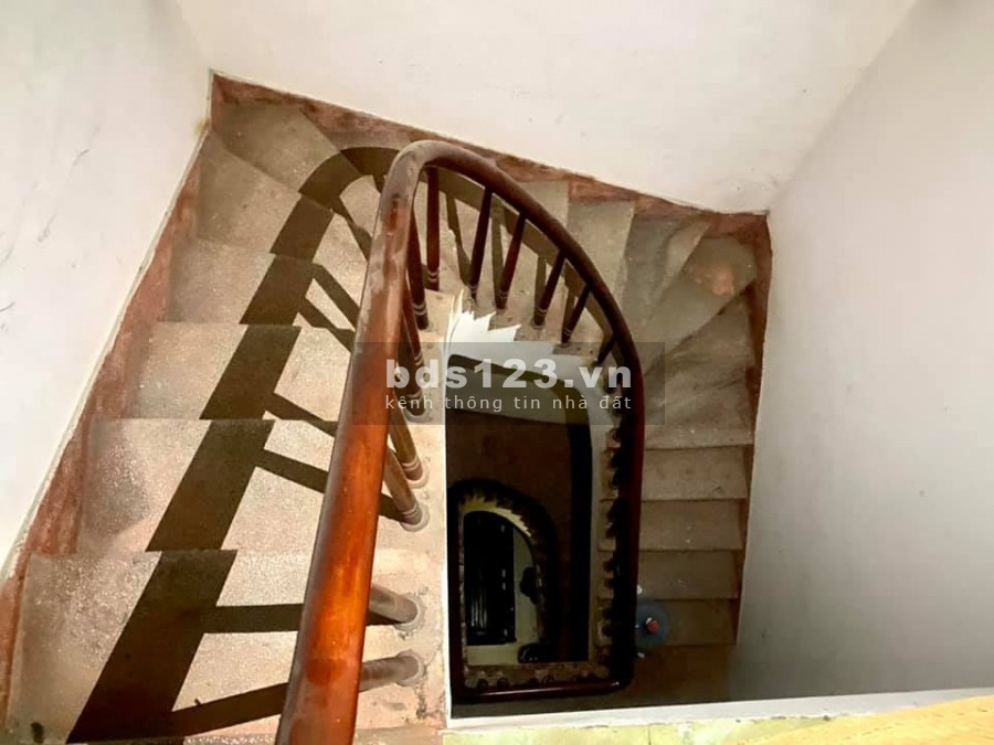 Bán nhà Ngọc Thuỵ, Quận Long Biên đúc kiên cố 3 tầng, dtsd 50m2, mặt tiền 4m, giá bán 2.8 tỷ