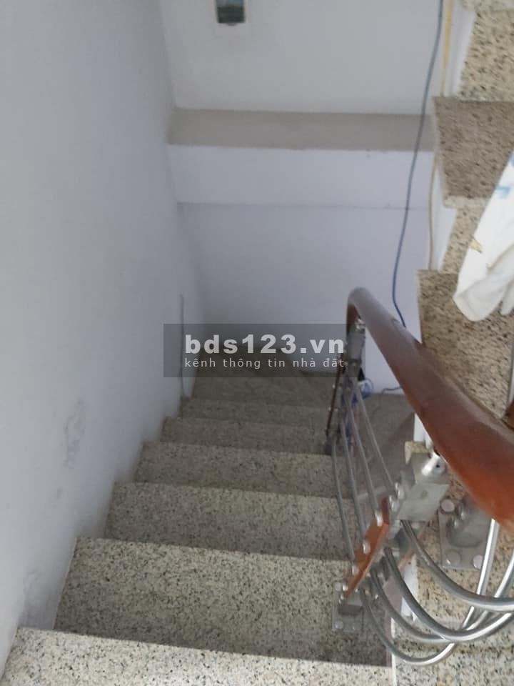 Bán nhà Đại La, 6 phòng vừa ở vừa cho thuê, sổ chính chủ, nhà còn mới, giá 3.35 tỷ
