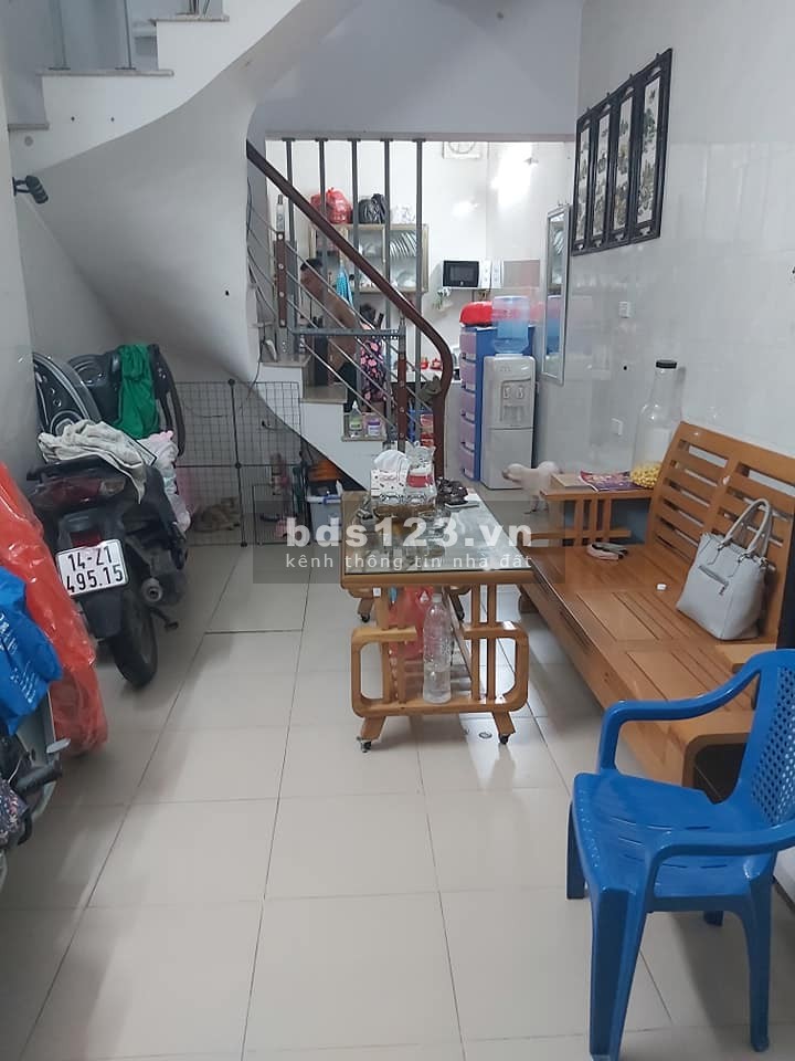 Bán nhà Đại La, 6 phòng vừa ở vừa cho thuê, sổ chính chủ, nhà còn mới, giá 3.35 tỷ