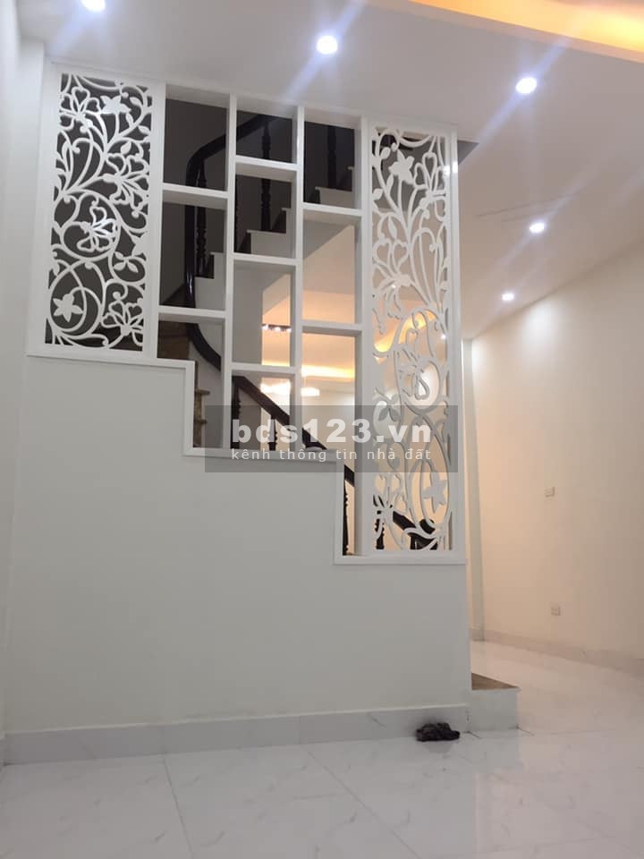 Cần bán gấp nhà ở Vũ Tông Phan 50m2x4T, MT 4.5, Ngõ thông thoáng rộng cách phố 15m, giá 4.95 tỷ.