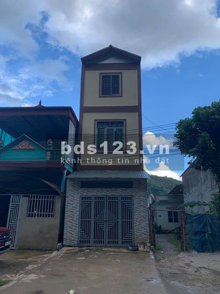Cần bán nhà mặt đường tại bản Hụm, xã Chiềng Xôm, thành phố Sơn La