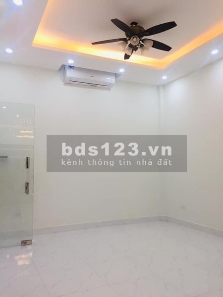 Cần bán gấp nhà ở Vũ Tông Phan 50m2x4T, MT 4.5, Ngõ thông thoáng rộng cách phố 15m, giá 4.95 tỷ.