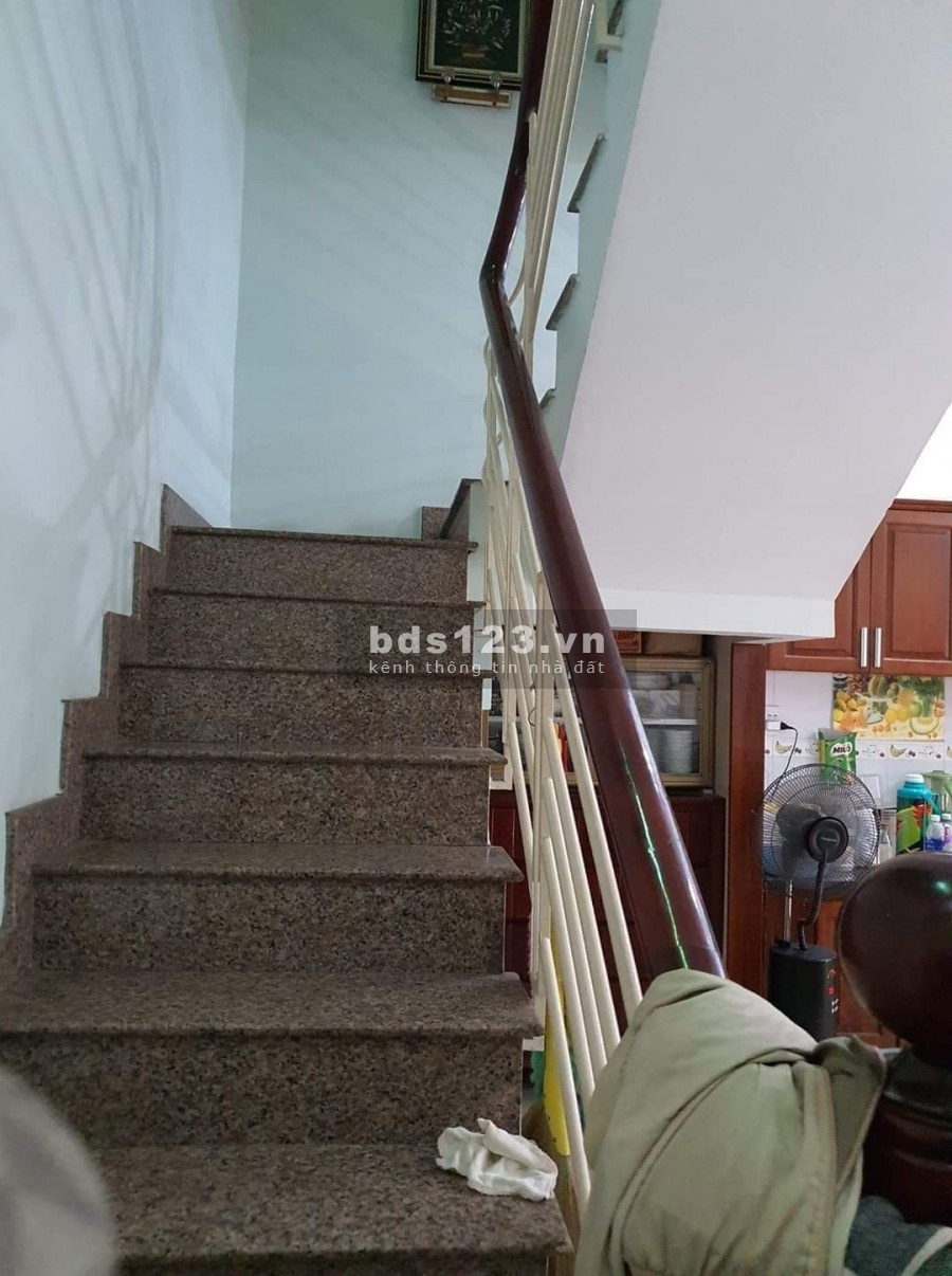 Bán nhà Phạm Văn Bạch 4 tầng, rộng đẹp, tiện kinh doanh giá 9.4 tỷ, pháp lí sạch