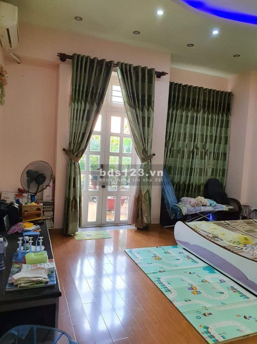 Bán nhà Phạm Văn Bạch 4 tầng, rộng đẹp, tiện kinh doanh giá 9.4 tỷ, pháp lí sạch