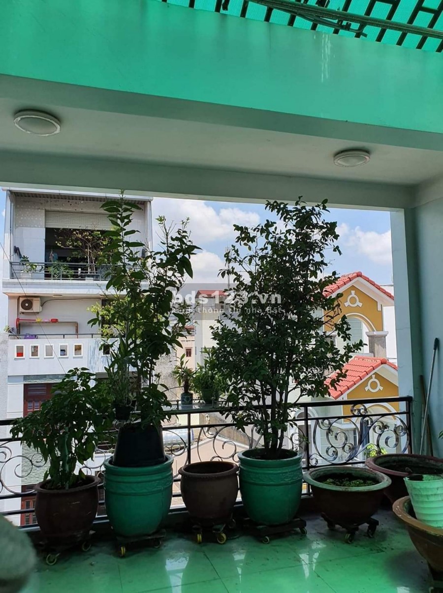 Bán nhà Phạm Văn Bạch 4 tầng, rộng đẹp, tiện kinh doanh giá 9.4 tỷ, pháp lí sạch