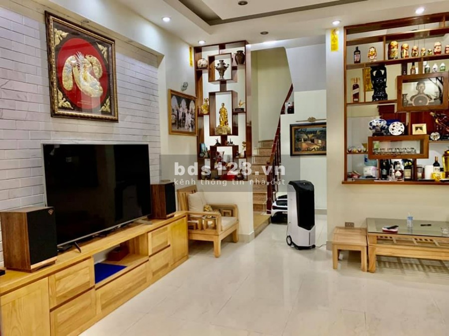 Nhà Bùi Xương Trạch 3 tầng, dt 51m2, giá 3tỷ8 ngõ thông đường ô tô qua nhà