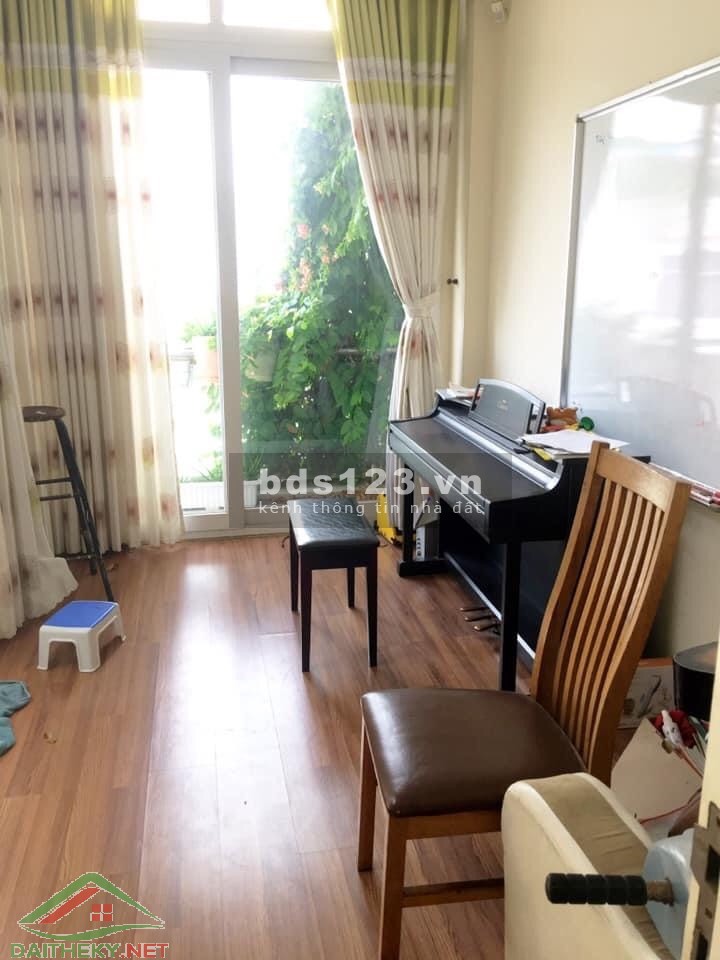 Bán nhà 4 tầng đúc, đường Nguyễn Hữu Tiền, gần Chế Lan Viên, giá rẻ 5.7 tỷ, bàn giao sổ sẵn