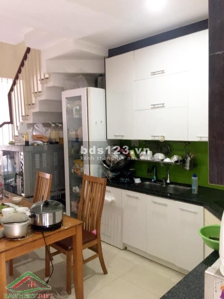Bán nhà 4 tầng đúc, đường Nguyễn Hữu Tiền, gần Chế Lan Viên, giá rẻ 5.7 tỷ, bàn giao sổ sẵn