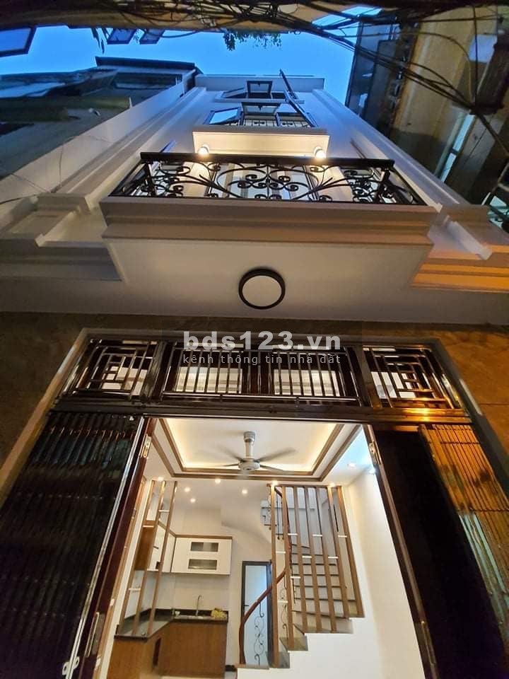 Bán nhà nguyên căn Trần Phú Hà Đông, nhỉnh 3 tỷ, dt 50m2, ngõ rộng, an sinh đỉnh, lhcc