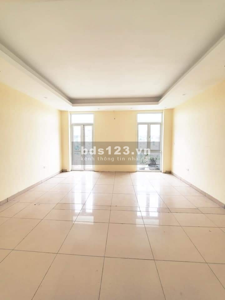 Bán nhà nguyên căn dt 60m2, đường to, ô tô vào nhà ,10m ra phố chính giá chỉ 6.8 tỷ