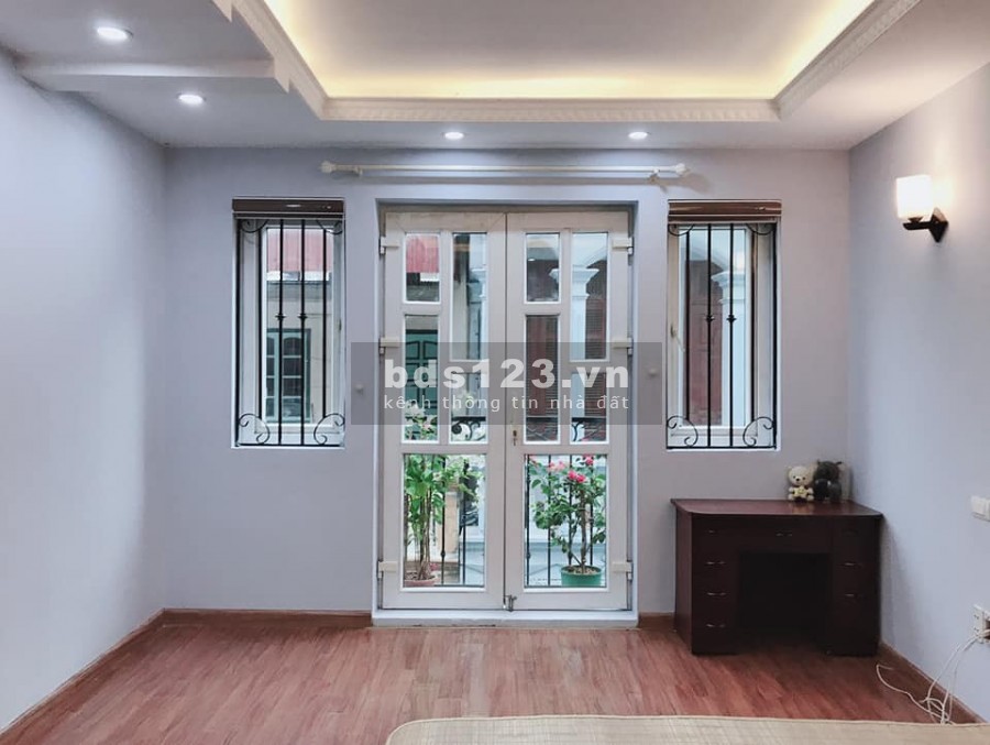 Bán nhà riêng Ngọc Lâm ô tô đỗ cổng, nhà đẹp, dt 40m2, 6 tầng, giá 3.5 tỷ, thương lượng