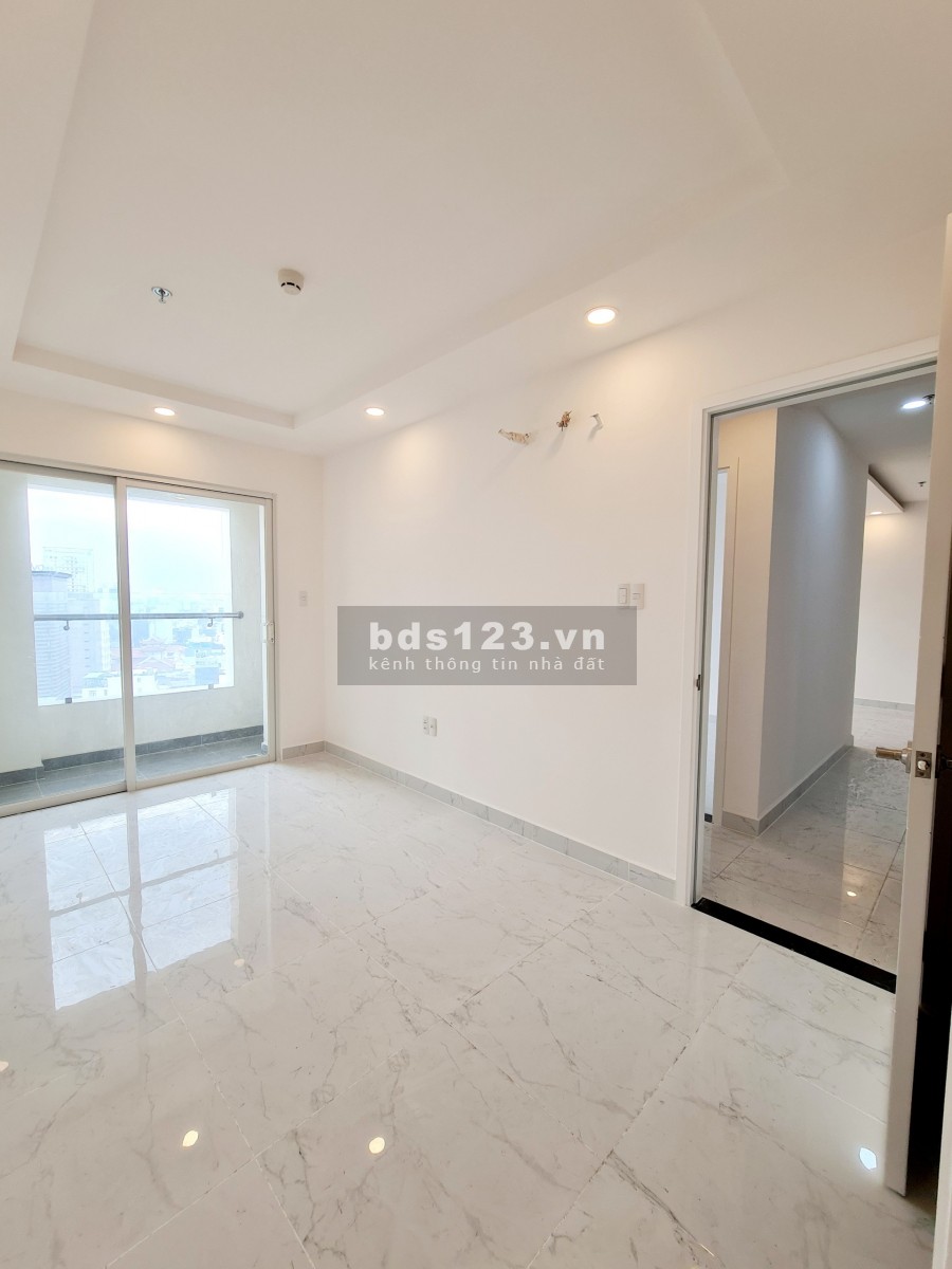 Chính chủ bán gấp căn hộ 2 PN Terra Royal Q3 72m2, giá 6,35 tỷ. Liên hệ PKD Chủ đầu tư 0902442018