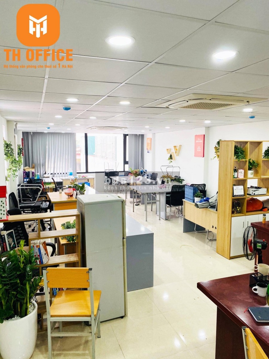 Sàn văn phòng dt 100m2 ngay gần ngã tư Sở, giá chỉ từ 180 nghỉn/m2, lh 0343906048