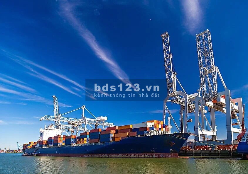 Cần bán 3 lô đất liền nhau cảng biển Vĩnh Tân, đã có sổ, 135m2/lô giá 11tr/m2. LH: 0862265595