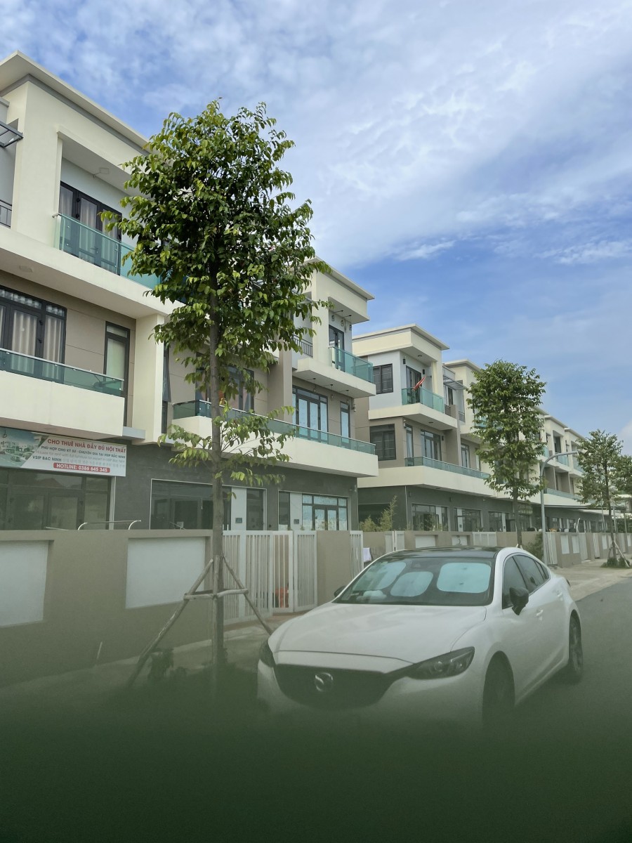 Cần bán căn Shophouse 120 đã có nhà, cho thuê được giá, liên hệ 0944159883, vào ở ngay