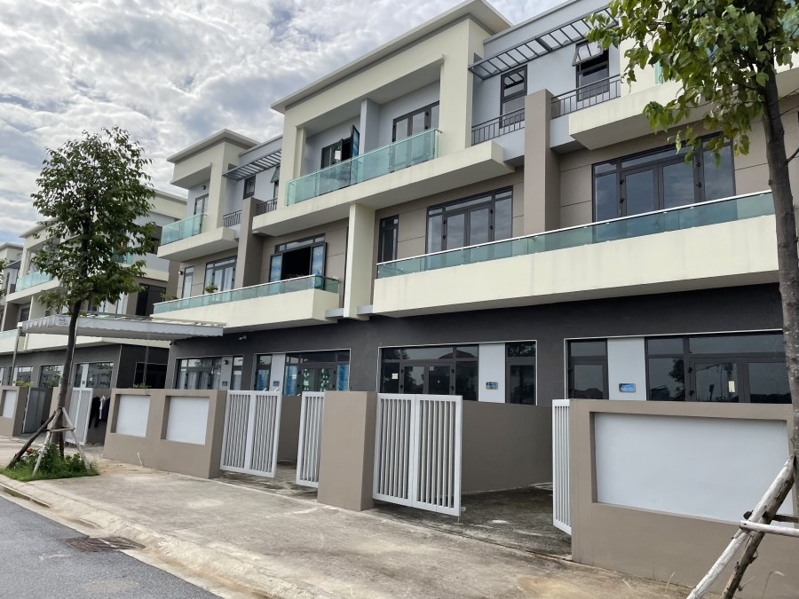 Cần bán căn Shophouse 120 đã có nhà, cho thuê được giá, liên hệ 0944159883, vào ở ngay