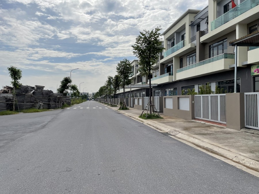 Cần bán căn Shophouse 120 đã có nhà, cho thuê được giá, liên hệ 0944159883, vào ở ngay