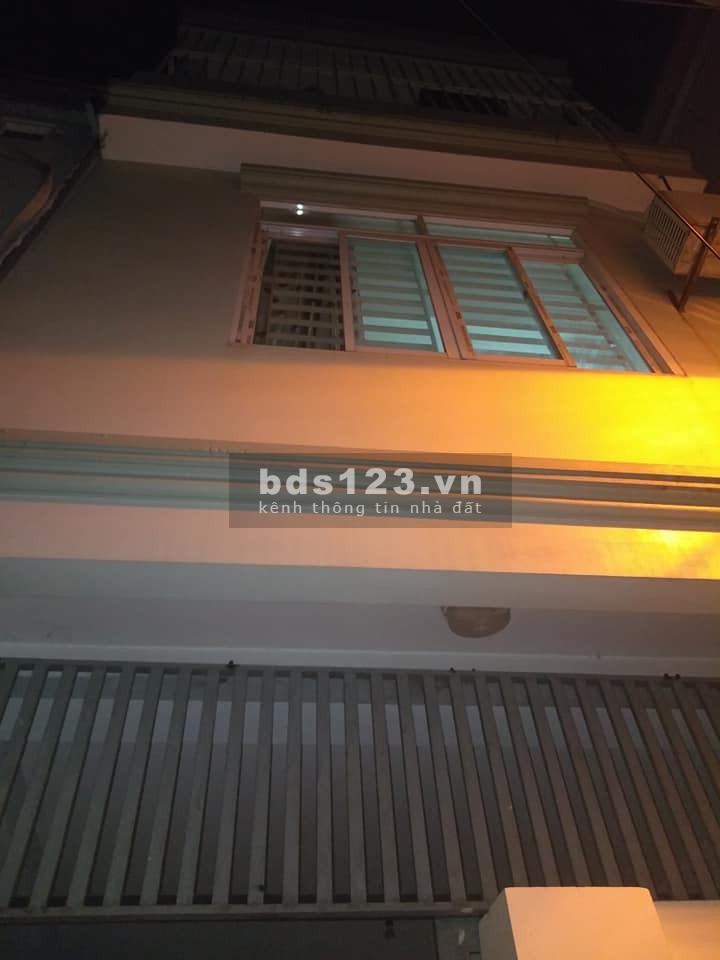 Bán nhà ngõ ô tô rẻ nhất Cầu Giấy, diện tích 55m2, 4 tầng, mt 4m, giá 4.65 tỷ, lh 0975513371