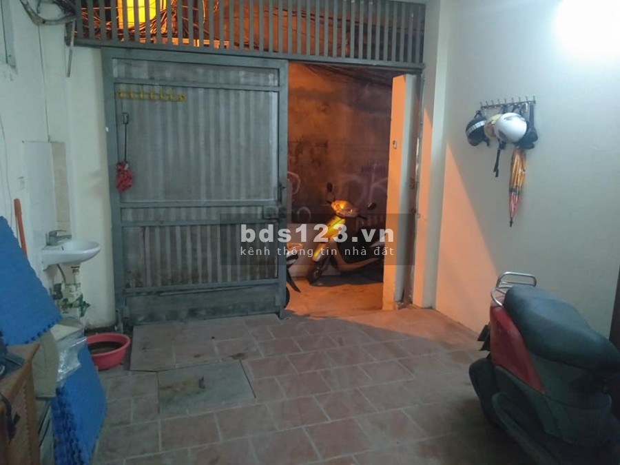 Bán nhà ngõ ô tô rẻ nhất Cầu Giấy, diện tích 55m2, 4 tầng, mt 4m, giá 4.65 tỷ, lh 0975513371