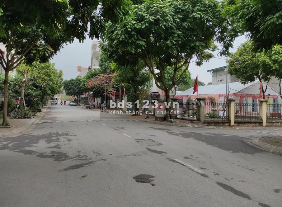 Đât phân lô Giang Biên, ô tô tránh, diện tích sử dụng 60m2, rộng 5.2m, giá bán 3.7 tỷ