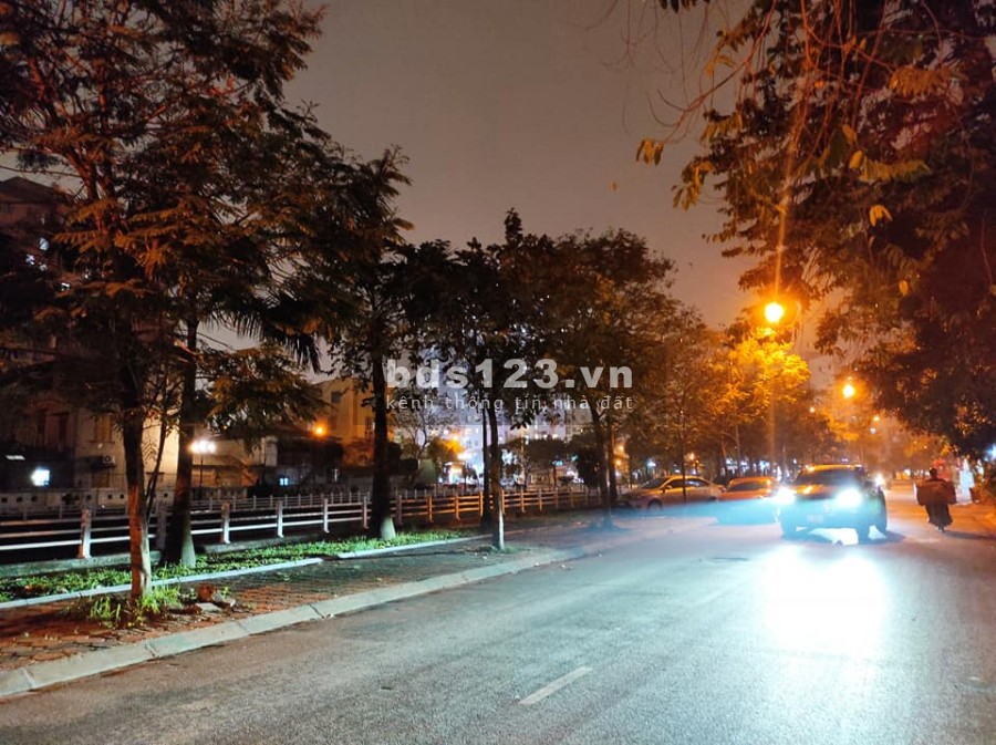 Đât phân lô Giang Biên, ô tô tránh, diện tích sử dụng 60m2, rộng 5.2m, giá bán 3.7 tỷ