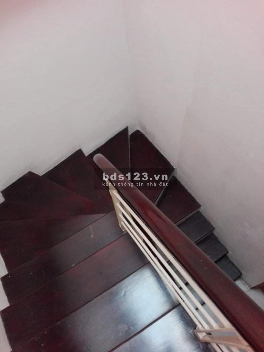Nhà bán gấp Lâm Du, Long Biên, dt 39m2, 4 tầng, giá 3x tỷ, ngõ thông ô tô đổ cổng, nở hậu