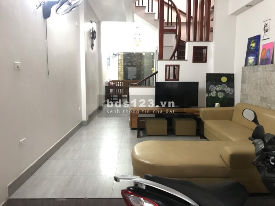 Bán nhà Nguyễn Văn Cừ, nhà đẹp gần phố, diện tích sử dụng 38m2, giá chỉ có 2 tỷ hơn