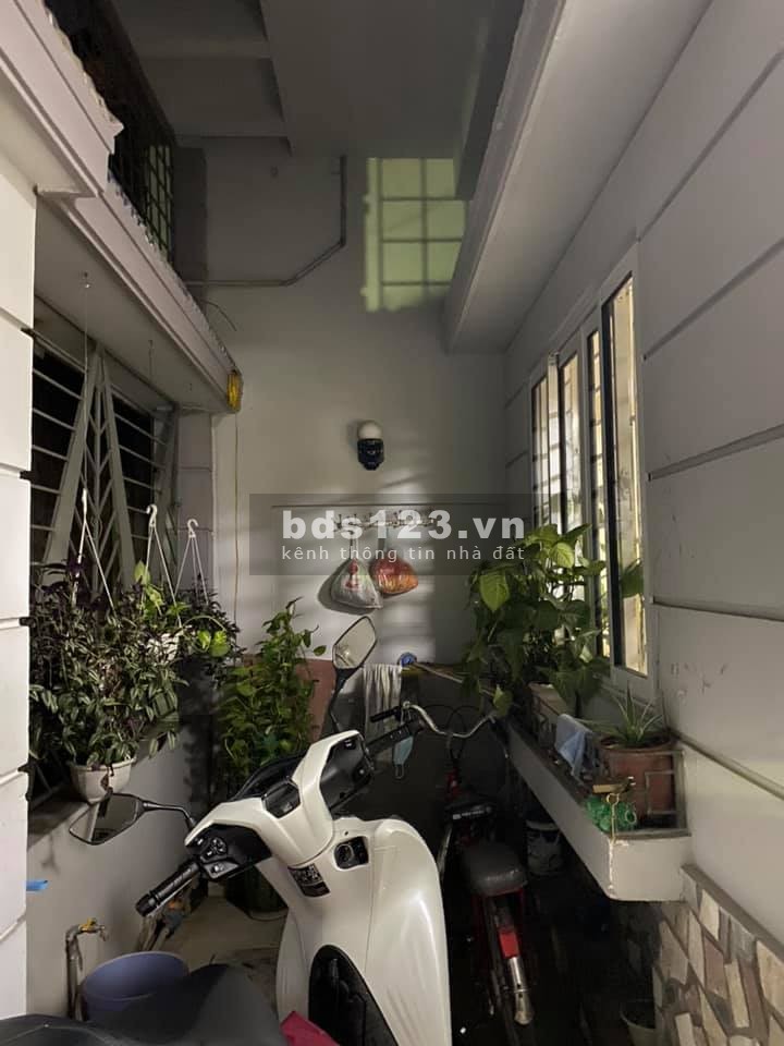 Bán gấp nhà Hoàng Hoa Thám Ba Đình 2 thoáng view hồ diện tích 70m giá bán 6,2 tỷ