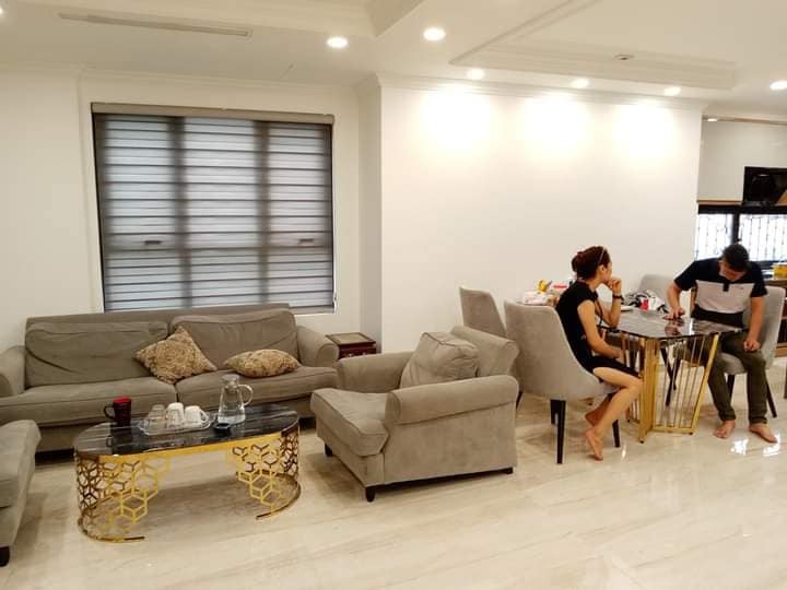 Lô gốc nhà nguyên căn đúc kiên cố 7 tầng có thang máy ngay mặt tiền Phùng Chí Kiên