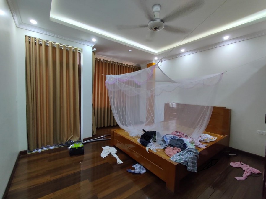 Bán nhà phố Hồ Tùng Mậu ô tô đỗ cửa , 5 tầng, sân chơi chung, thoáng 3 tỷ 3 0985844156