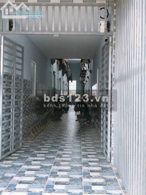 Cần bán gấp dãy trọ 46 phòng mơis giá 1.9 tỷ, cho thuê kín, gần trung tâm thương mại Đức Hoà