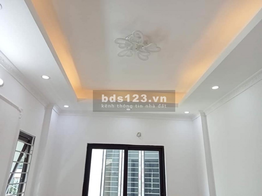 Bán nhà siêu phẩm Hai Bà Trưng, lô góc mới kính koong dt 31m2, 5 tầng, giá 3x tỷ, ở ngay