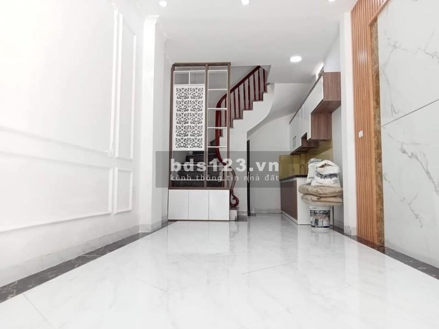Bán nhà siêu phẩm Hai Bà Trưng, lô góc mới kính koong dt 31m2, 5 tầng, giá 3x tỷ, ở ngay